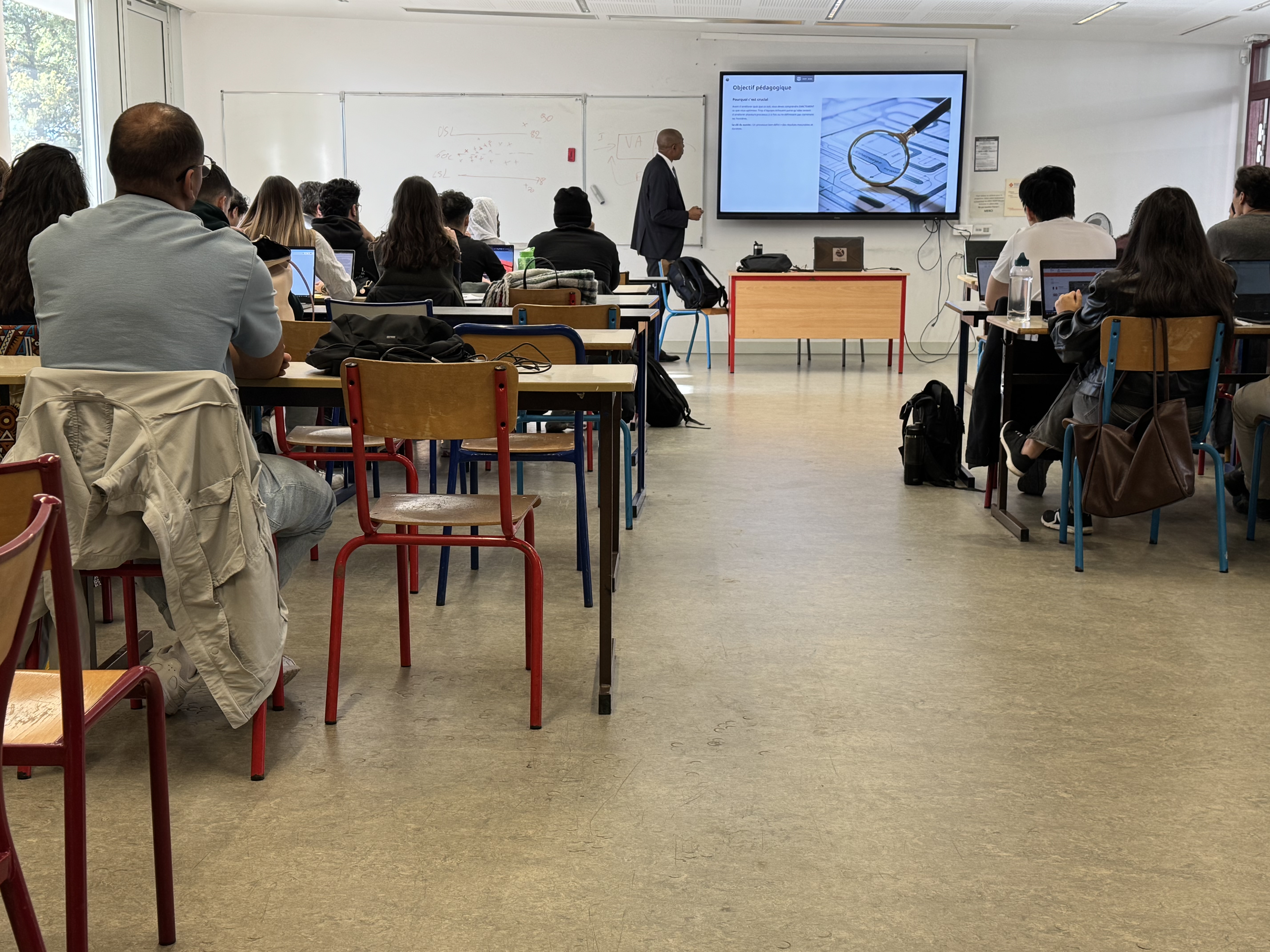 Professor Salouhou teaching a session at IAE Perpignan